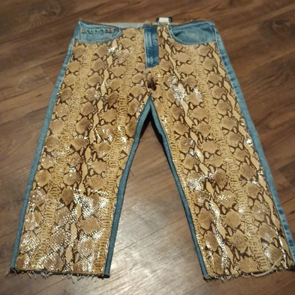 Buzz 18 Vintage Upcycled Levi's High Waisted Cropped Snake Skin Jeans A40 - Picture 1 of 6